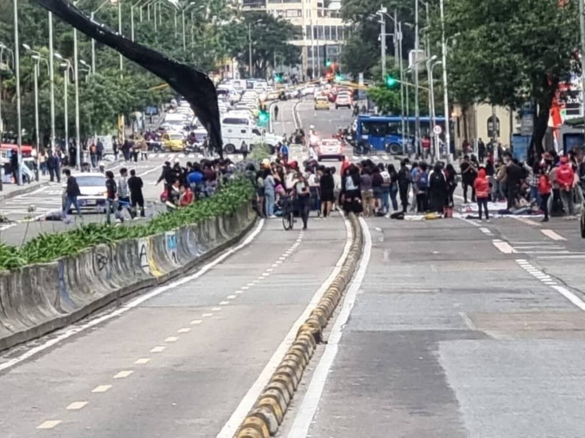 🔴 Movilidad en Bogotá | Manifestaciones e incendio generan caos vial: tráfico EN VIVO