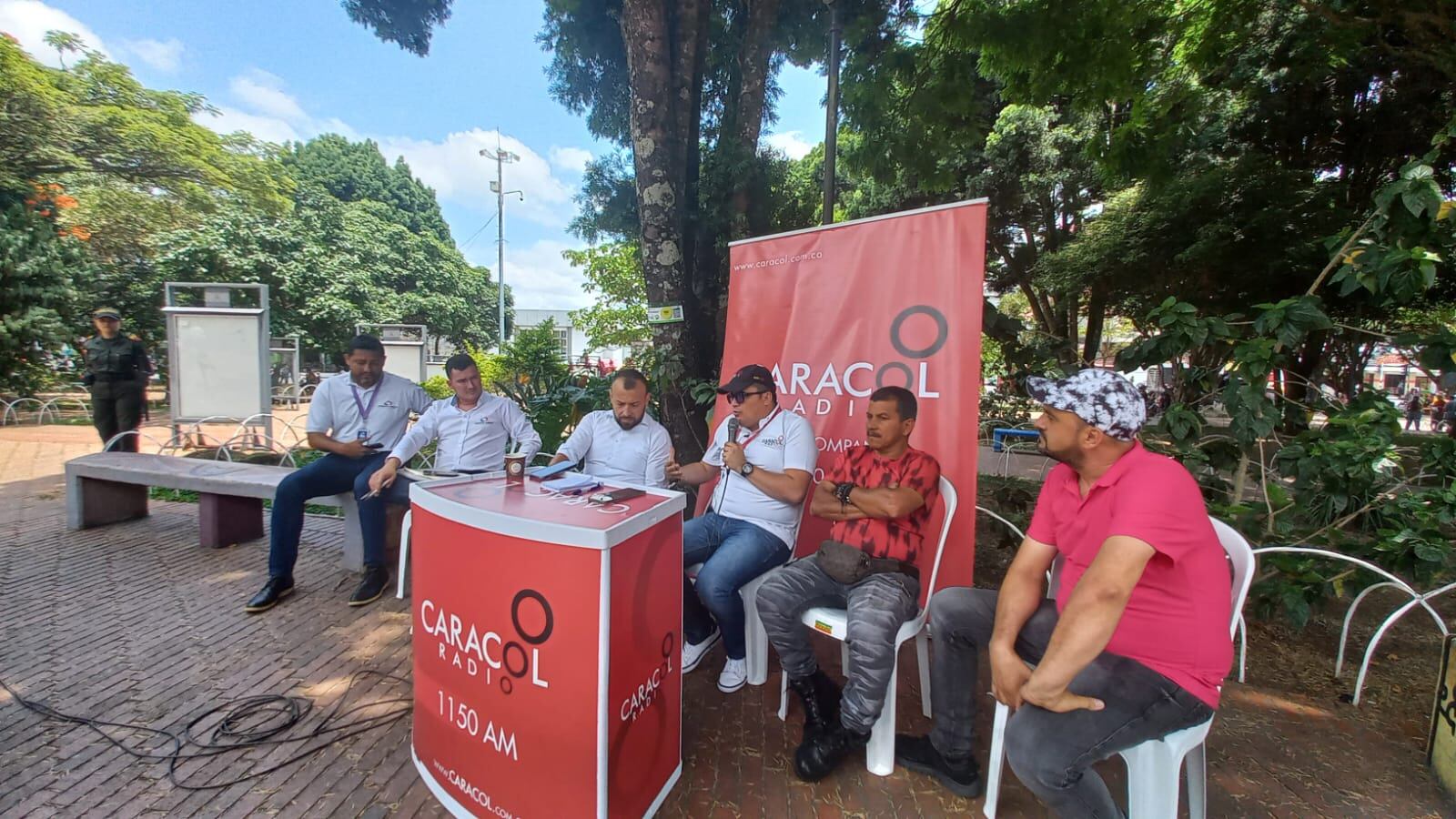 Caracol Radio en tu barrio desde la plazoleta del CAM en Armenia. Foto: Caracol Radio