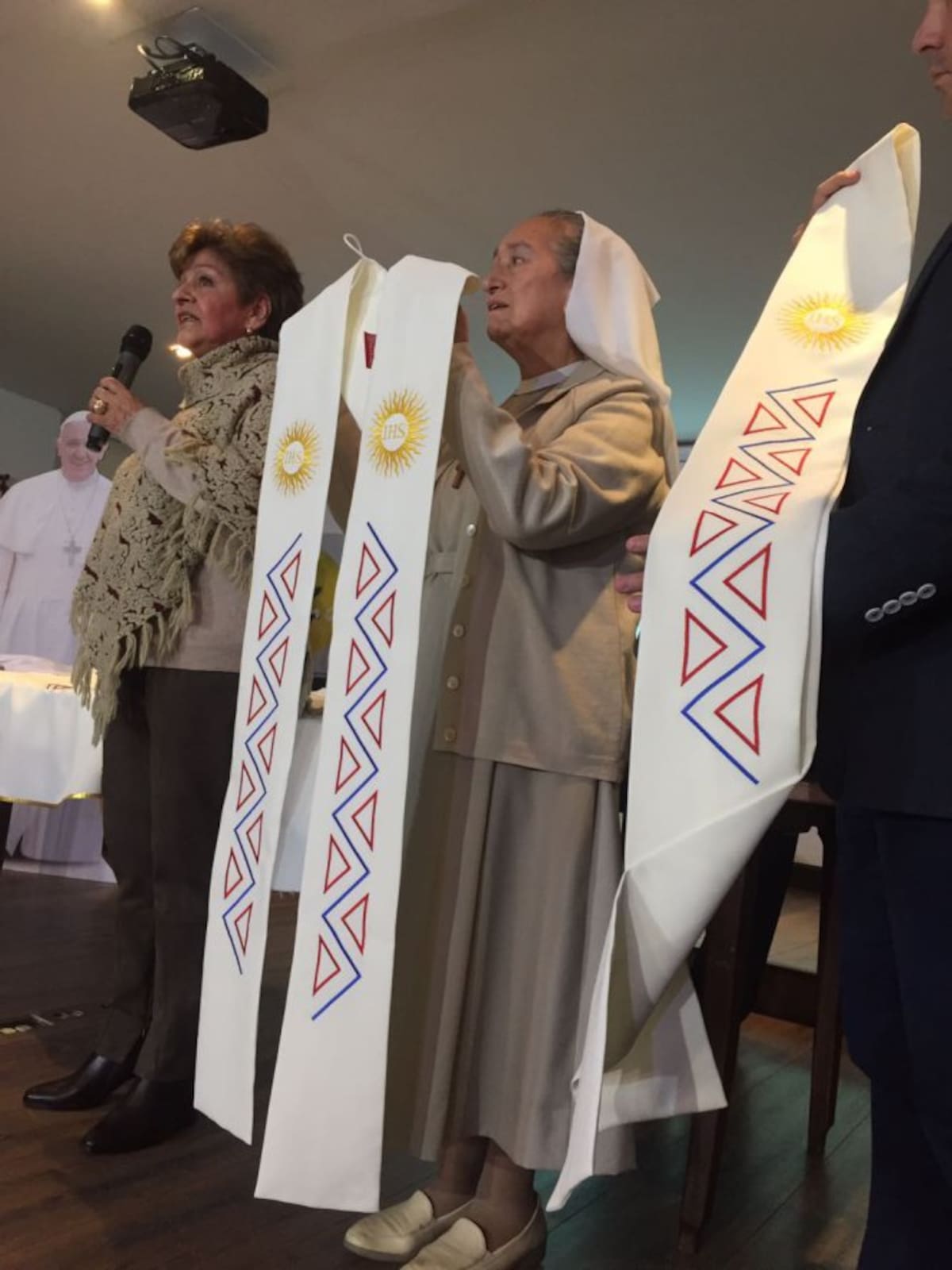 Los báculos que llevará sumo pontífice en su visita a Colombia fueron fabricados por artesanos de la Federación Nacional De Cafeteros.