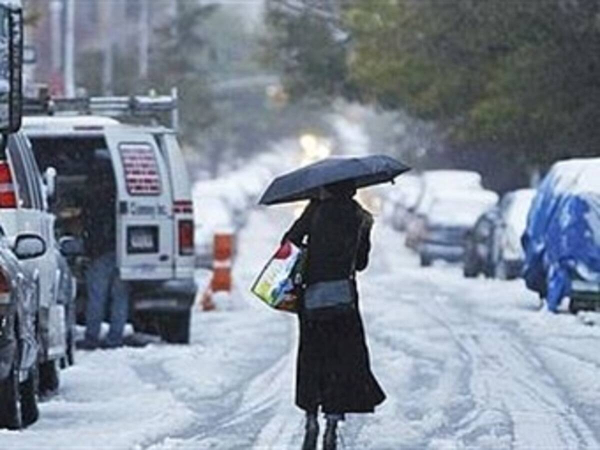 Tormenta de nieve deja 6 muertos y más de 3 millones personas sin luz en EEUU