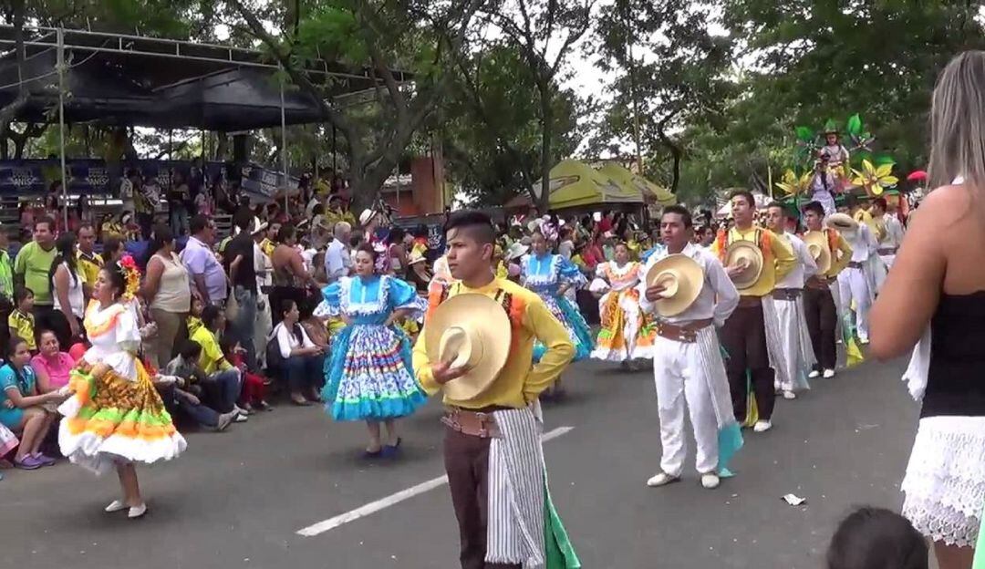 Toque de queda y ley seca podrían implementarse en municipios que no cumplan con las coberturas de vacunación contra el Covid19.