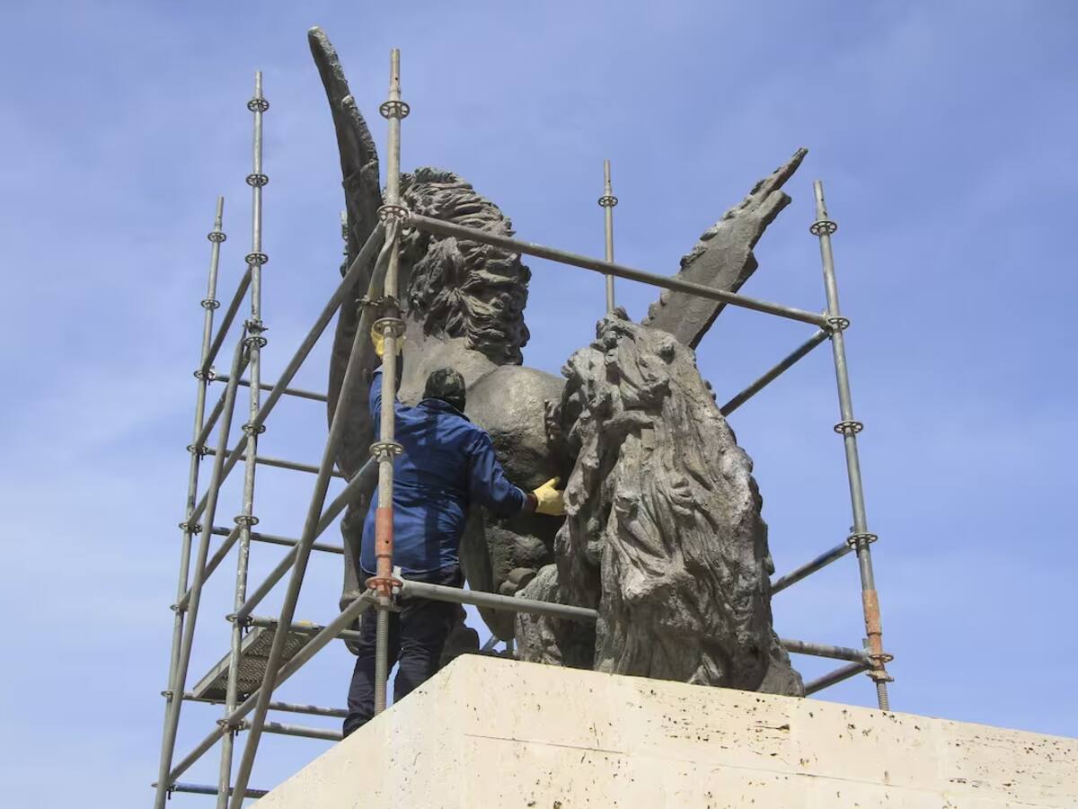 Monumento a Los Pegasos entra en restauración integral y las obras durarán dos semanas