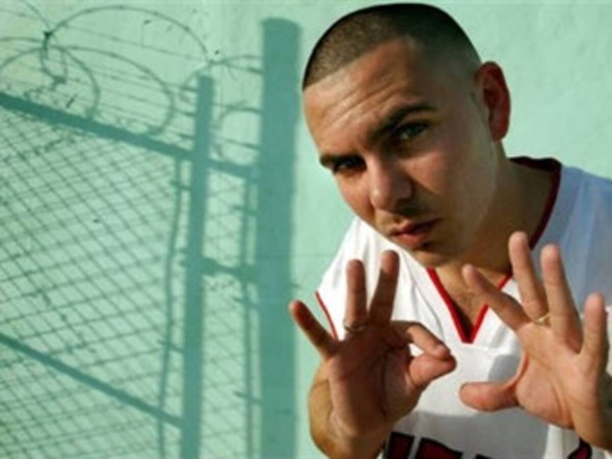 Rapero Pitbull alcanza el primer lugar con 'Give Me Everything'