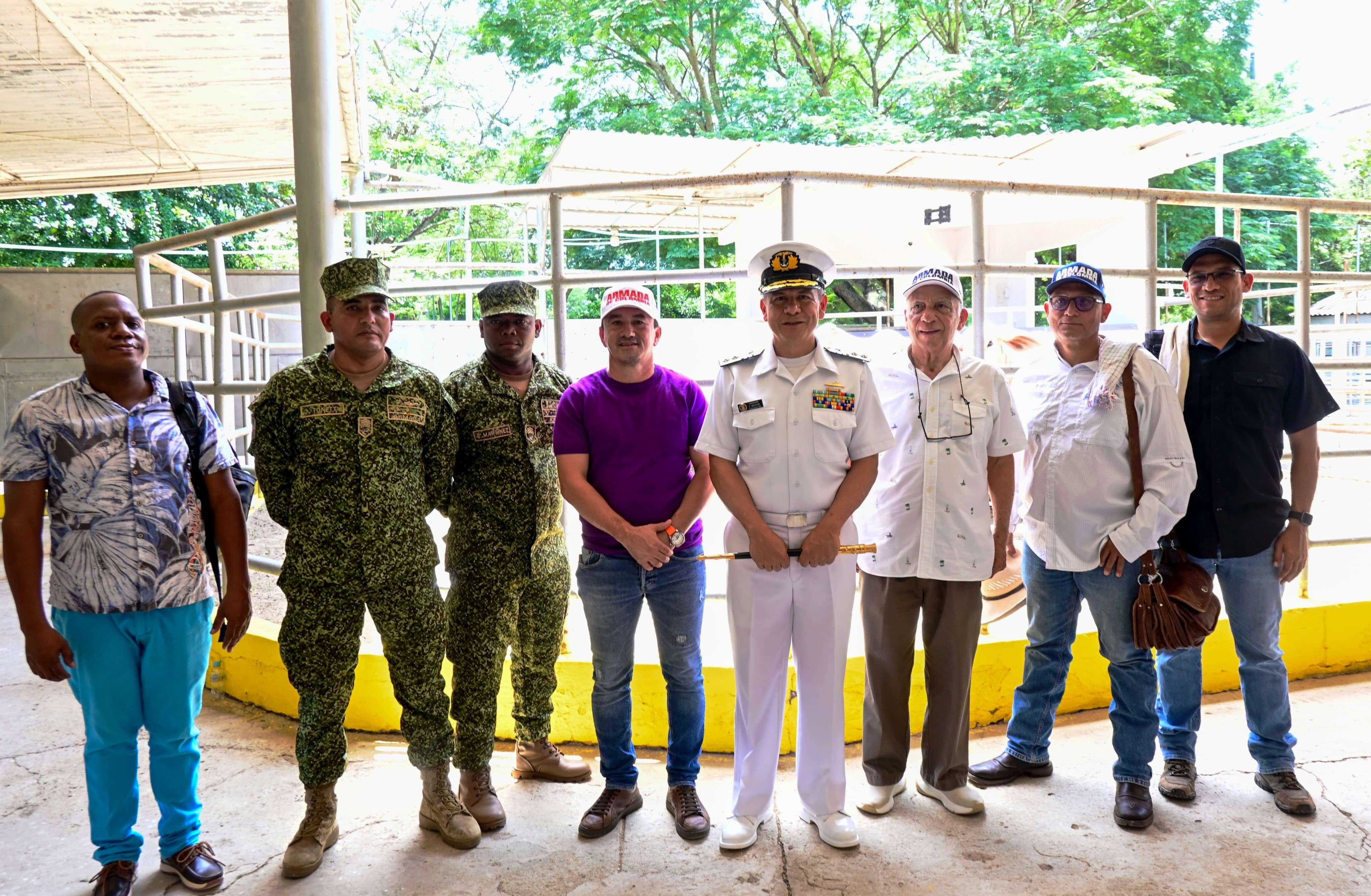 Infantes de marina fueron beneficiados por el programa “Una Vaca por la Paz”