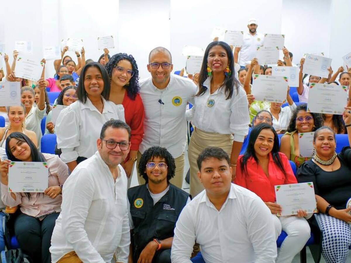 Más de 80 cartageneros culminaron capacitación en áreas de informática