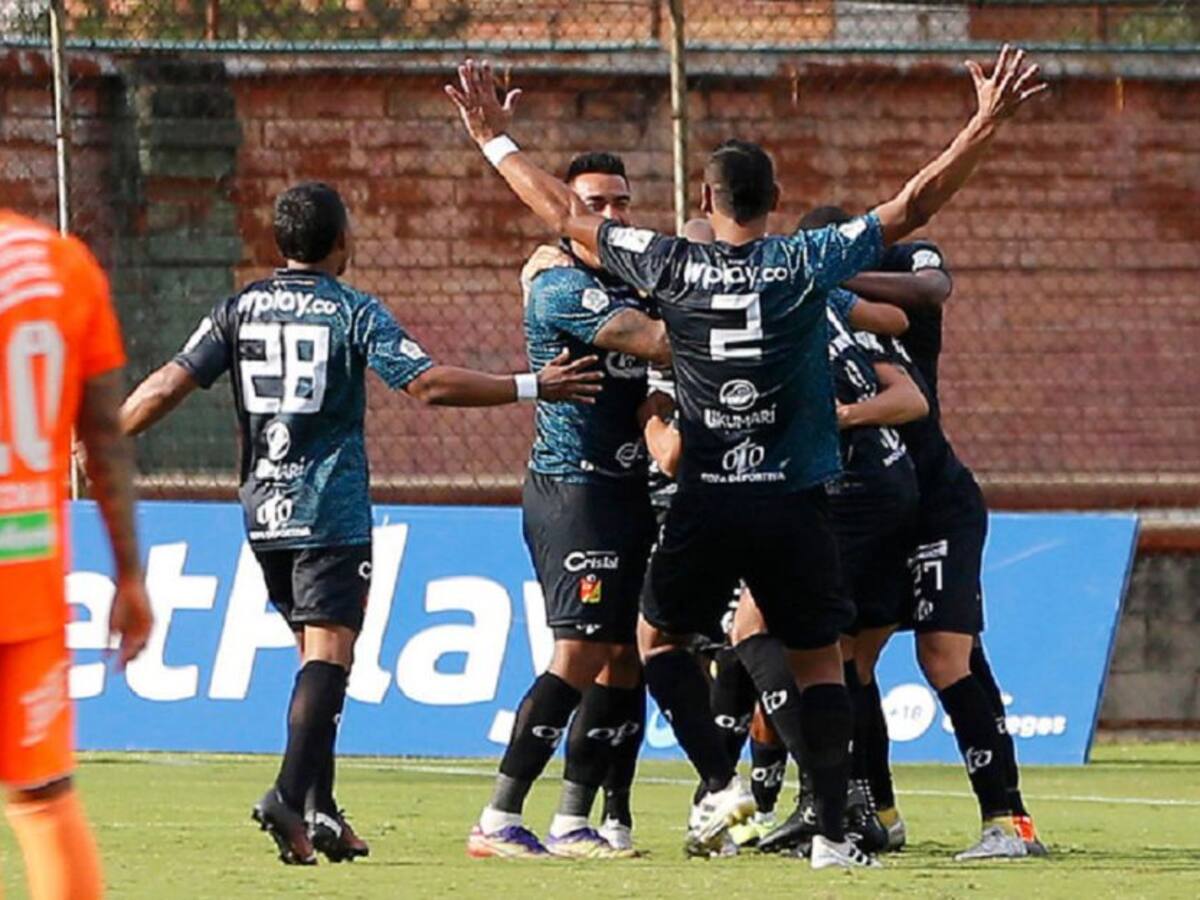 Pereira triunfó ante Envigado y de momento mantiene la categoría