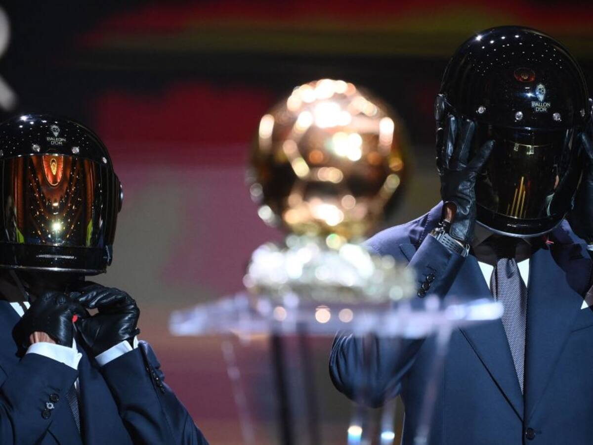 ¿Quiénes eran los de los cascos? Sorpresa que se llevaron en Balón de Oro