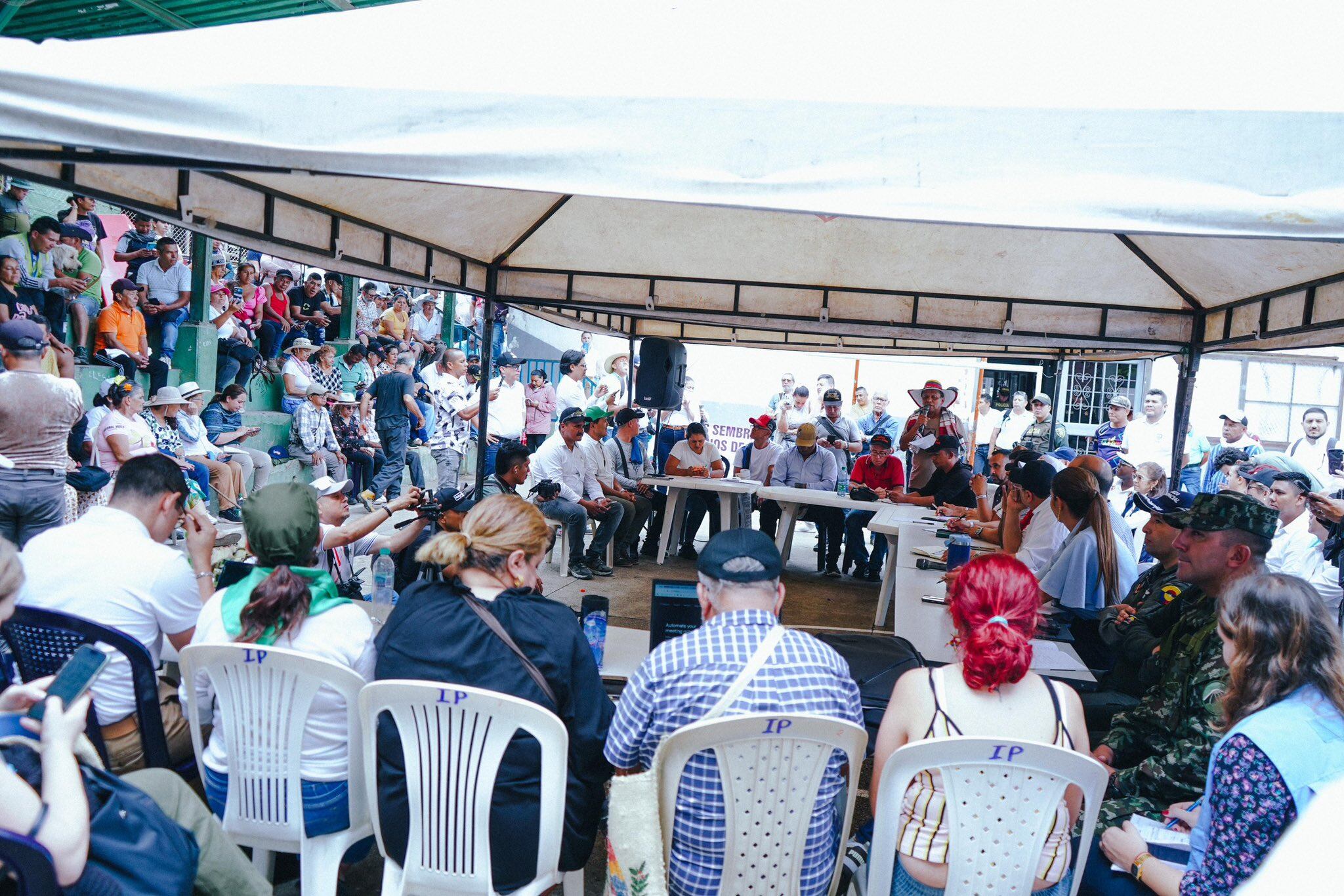 En la institución educativa Panamericana se cumplió el encuentro  con los firmantes del acuerdo de paz.