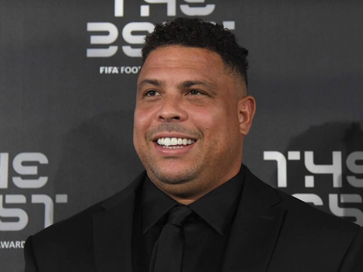 Ronaldo llama "fenómeno" a cantante colombiano