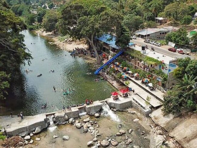 Autoridad ambiental ordena desmonte de hotel en un río de Santa Marta