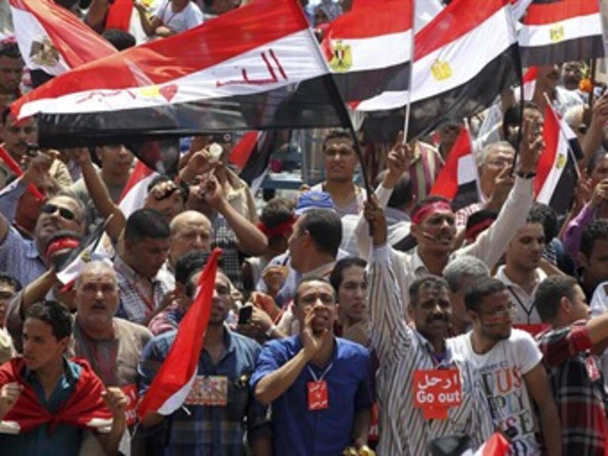 Egipcios salen en masa a calles de El Cairo. Mursi dice que no renuncia