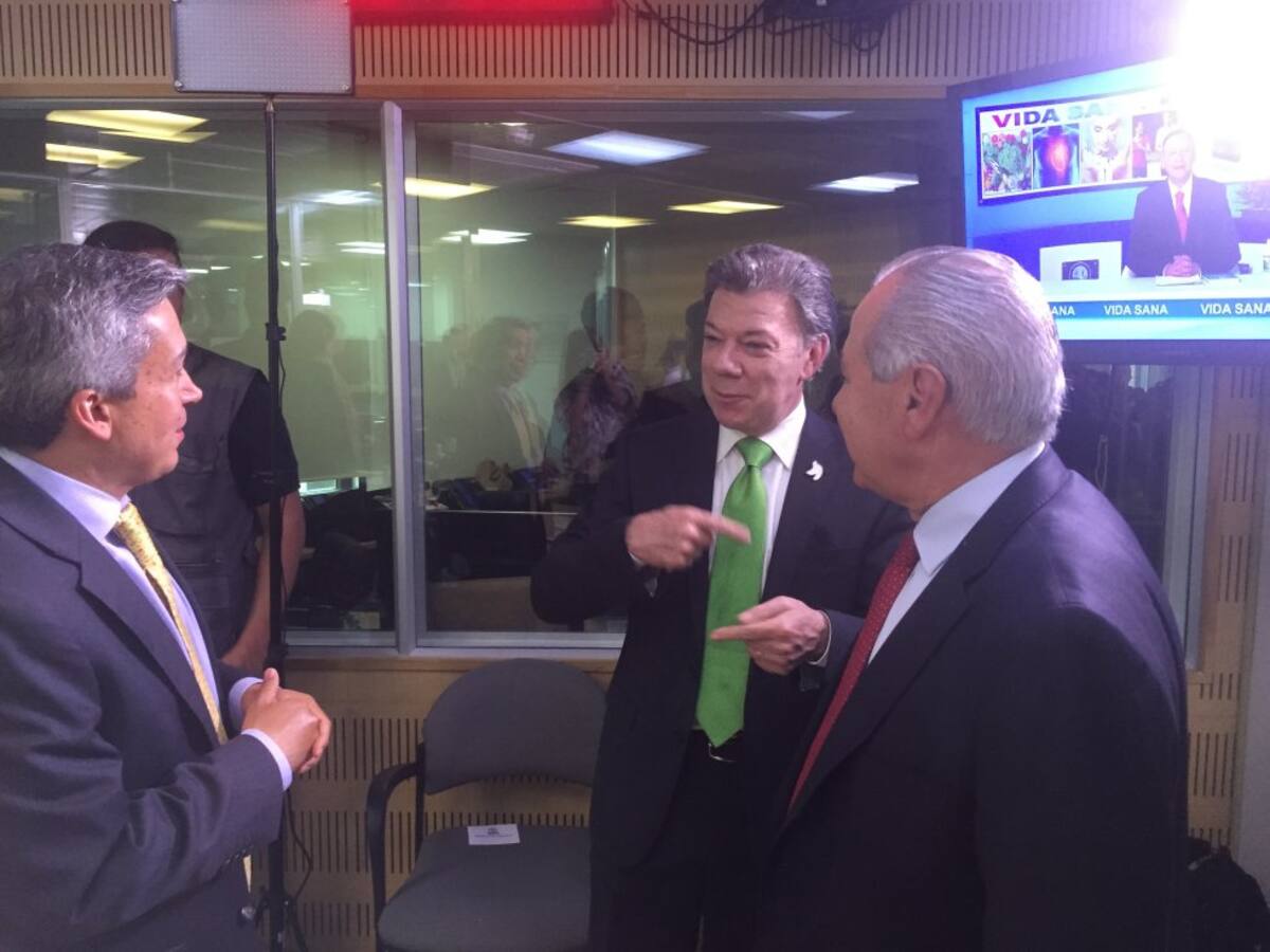 Santos respondió a los cuestionamientos de la mesa de trabajo de 6AM Hoy por Hoy y de Álvaro García, director de Red + noticias. 