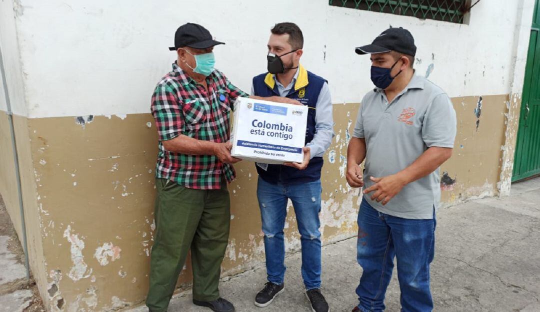 Entrega de ayudas humanitarias