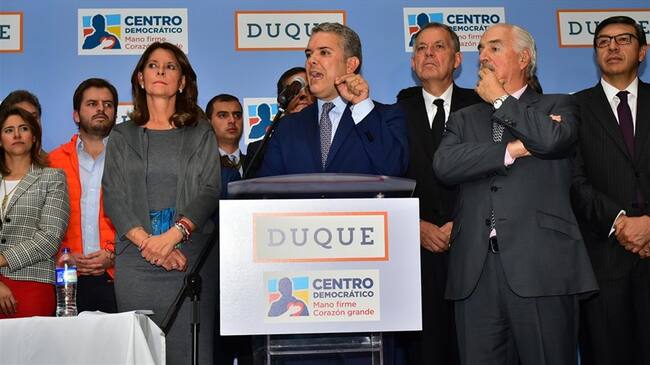 Con la consigna "menos impuestos y mejores salarios" Iván Duque inscribió su candidatura. Foto: Cortesía Iván Duque