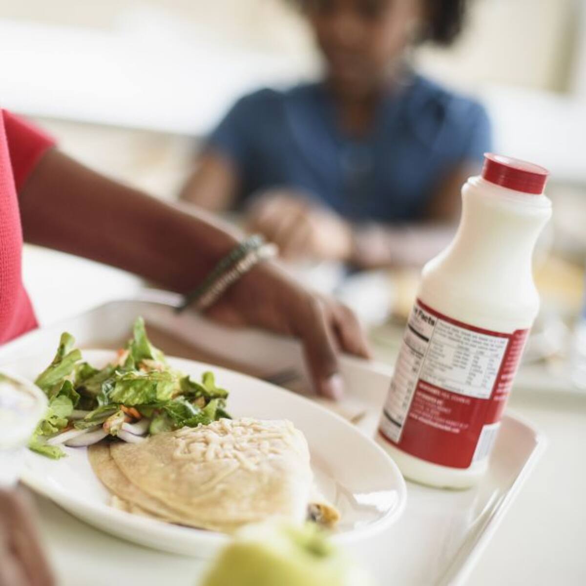 Leche no apta para consumo e inadecuada manipulación de PAE en Boyacá