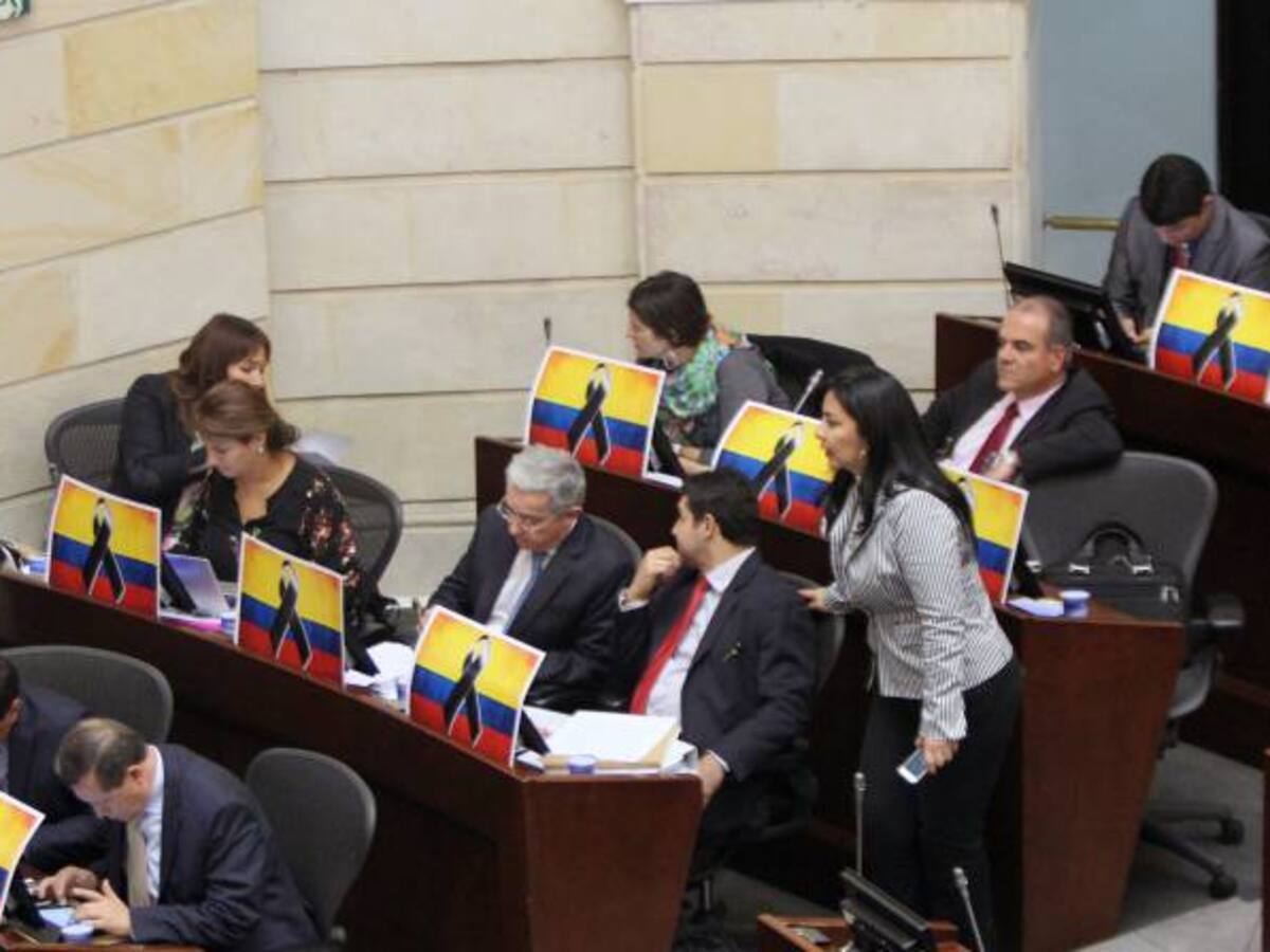 Centro Democrático irá al Senado con lista abierta y Uribe en la cabeza