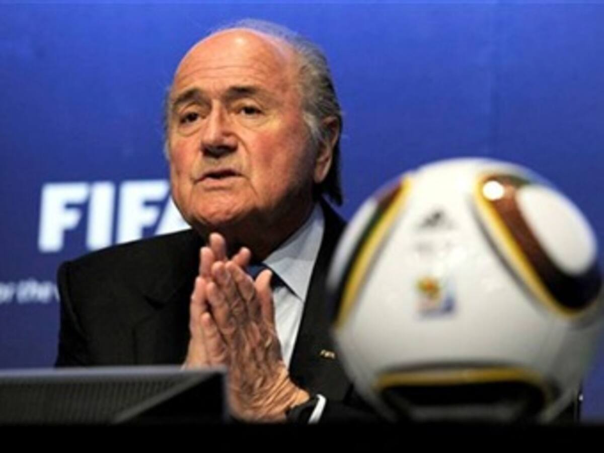 Blatter se disculpa por sus comentarios sobre el racismo