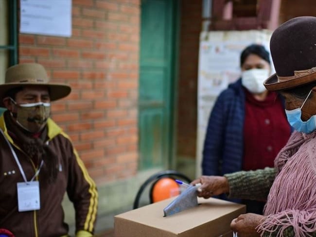 La crisis económica sería el principal impulsor del ‘voto castigo’ con el que un candidato de derecha sería el próximo presidente de Bolivia.
Foto: Getty Images.
