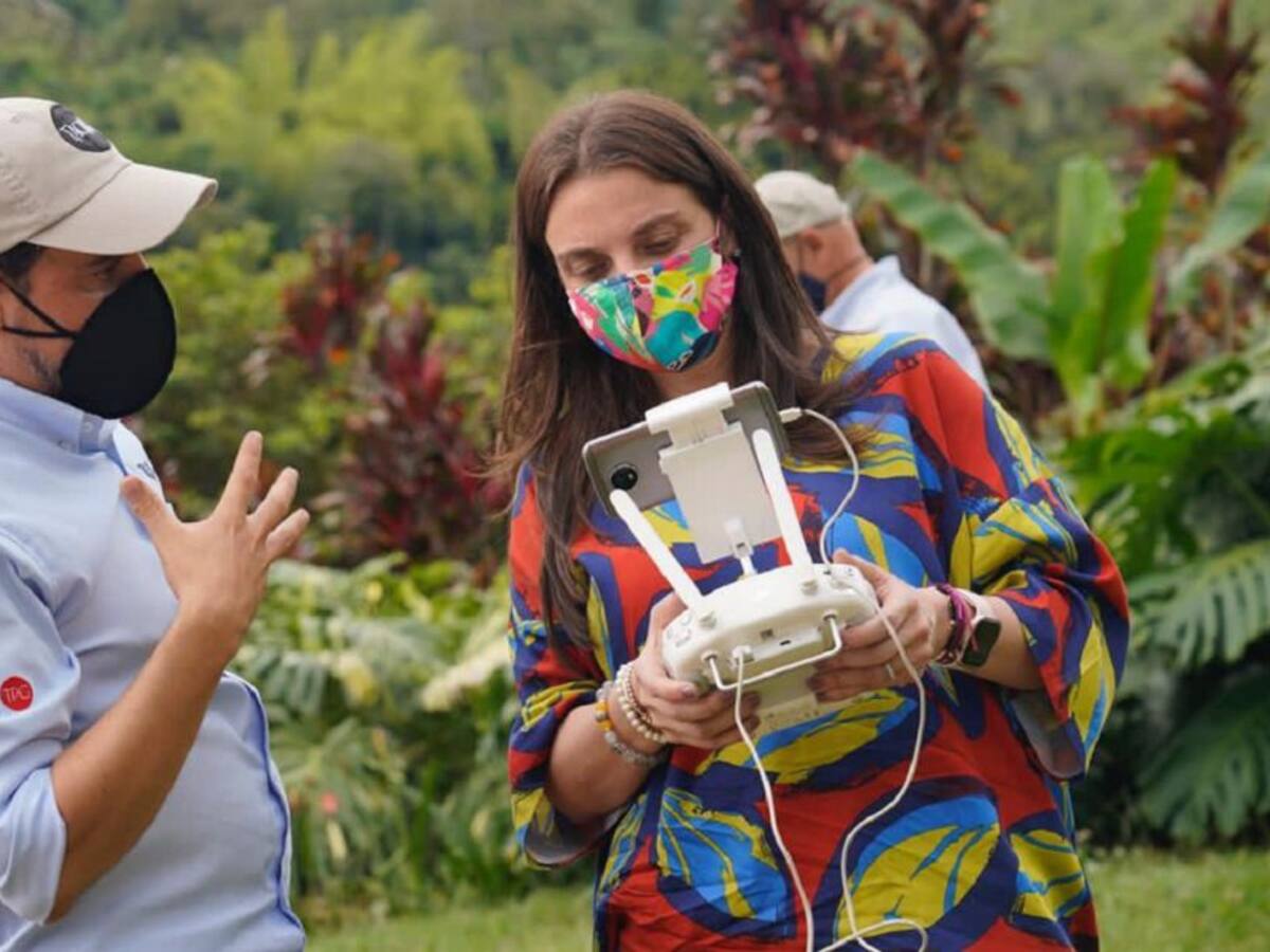 Ministra de las TIC anuncia avances para la conectividad en Caldas