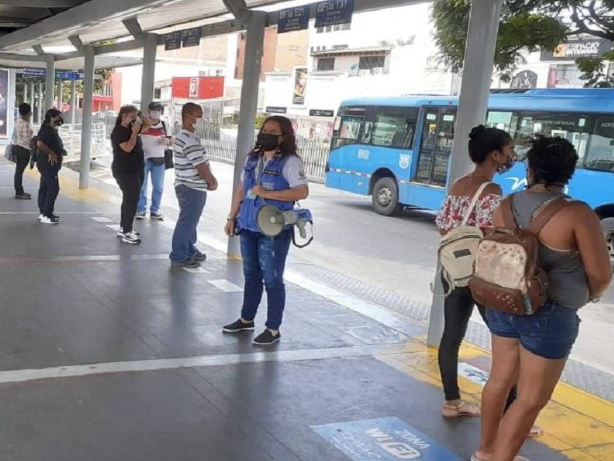 Denuncian máquinas de recarga del MIO defectuosas