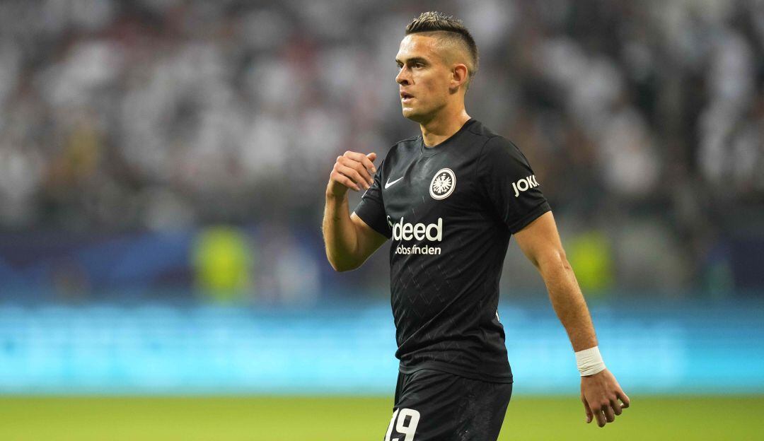 Rafael Santos Borré jugó los últimos minutos del partido en territorio alemán.