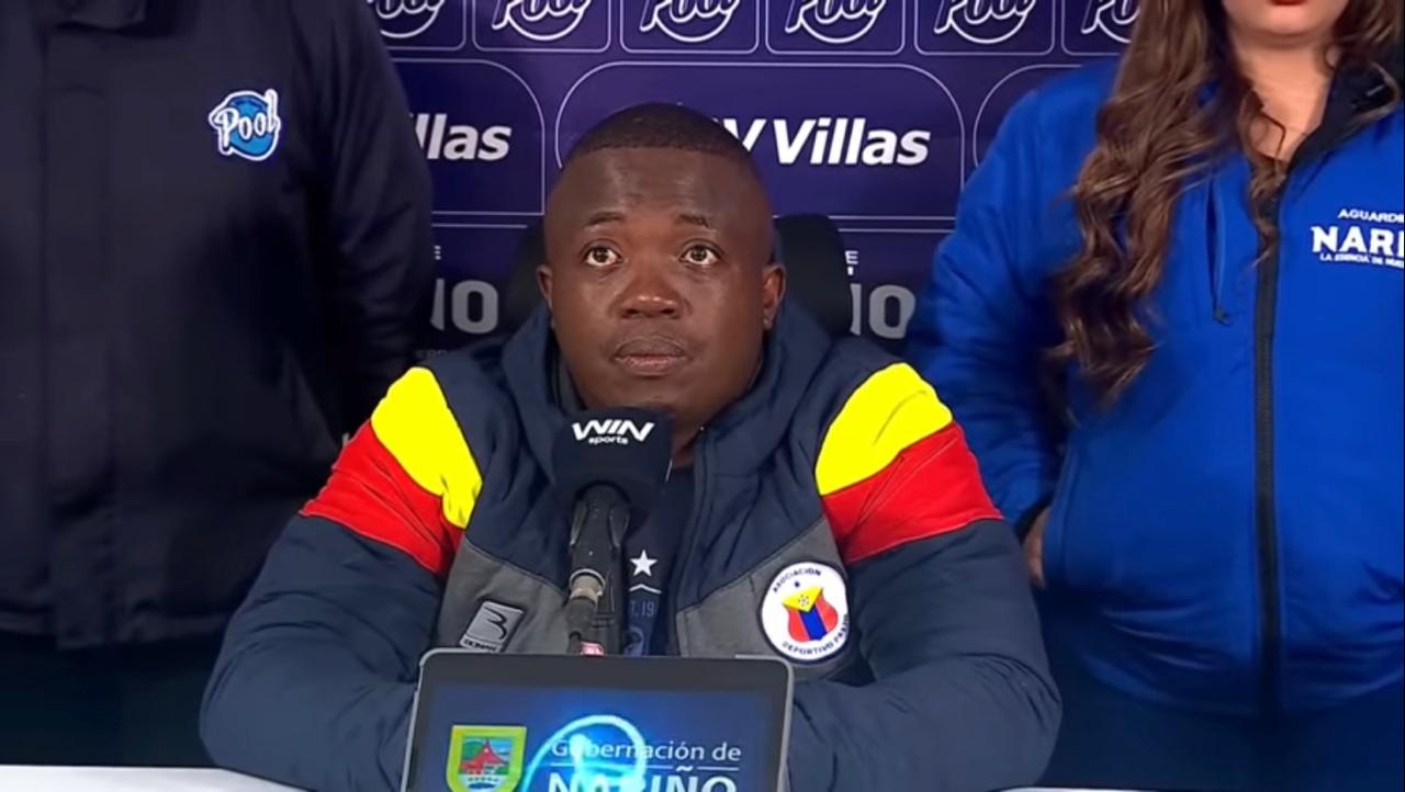 Entrenador René Rosero de Deportivo Pasto / Oficial de Dimayor.
