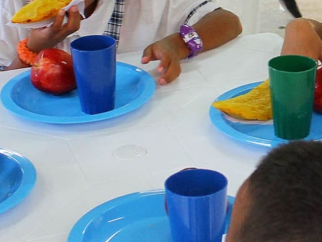Más de 300 estudiantes de un colegio reciben escasa alimentación