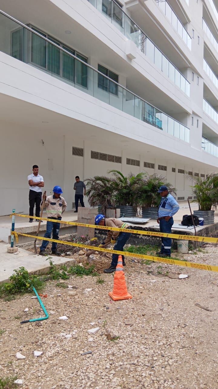 Detectan conexión irregular de agua en un edificio de La Boquilla, sector Cielo Mar