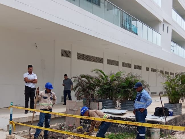 Detectan conexión irregular de agua en un edificio de La Boquilla, sector Cielo Mar