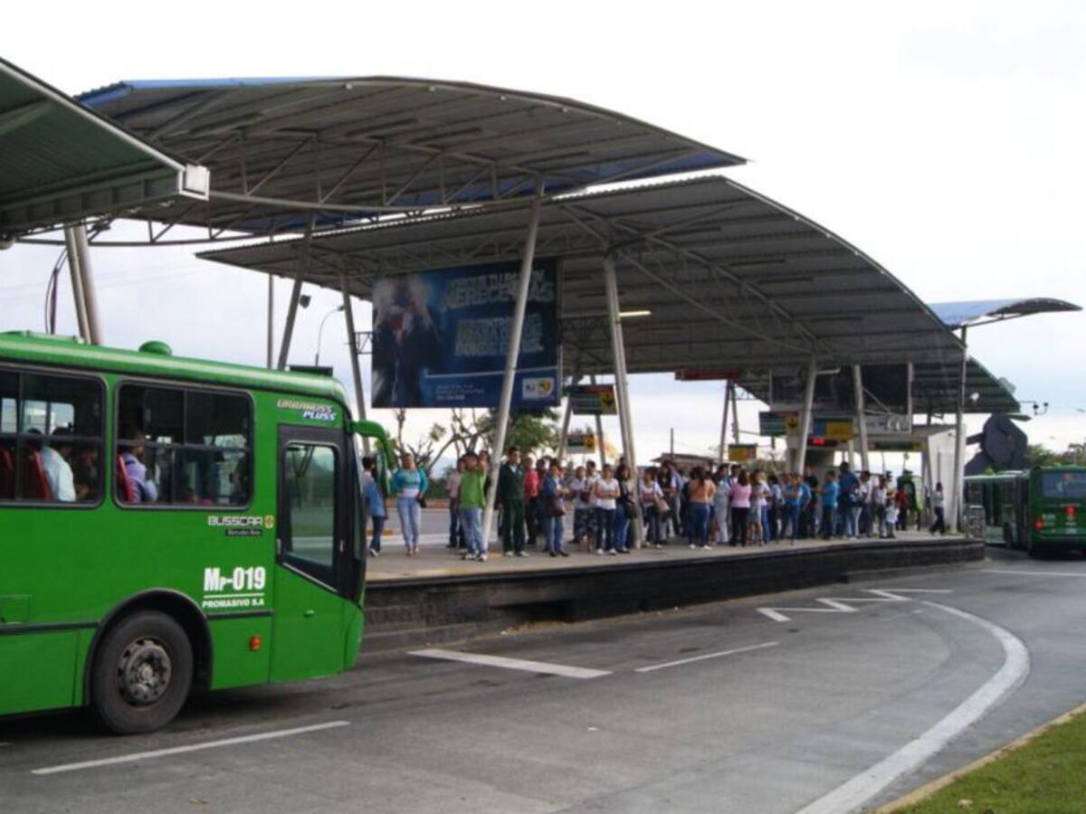 Indignación en Pereira por jóvenes consumiendo drogas en el Megabús