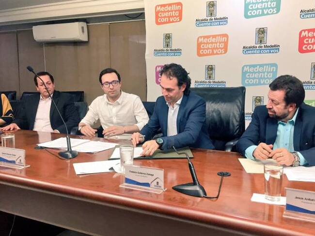 Alcaldía de Medellín y Gobierno Nacional firman pacto de transparencia