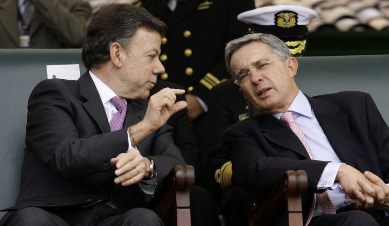 Juan Manuel Santos y Álvaro Uribe