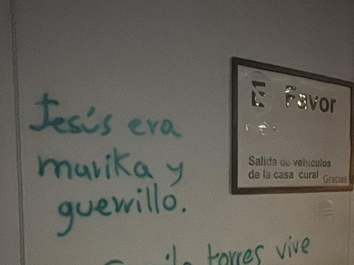 Iglesia en Manizales es pintada con mensajes contra la religión y alusión a candidato presidencial