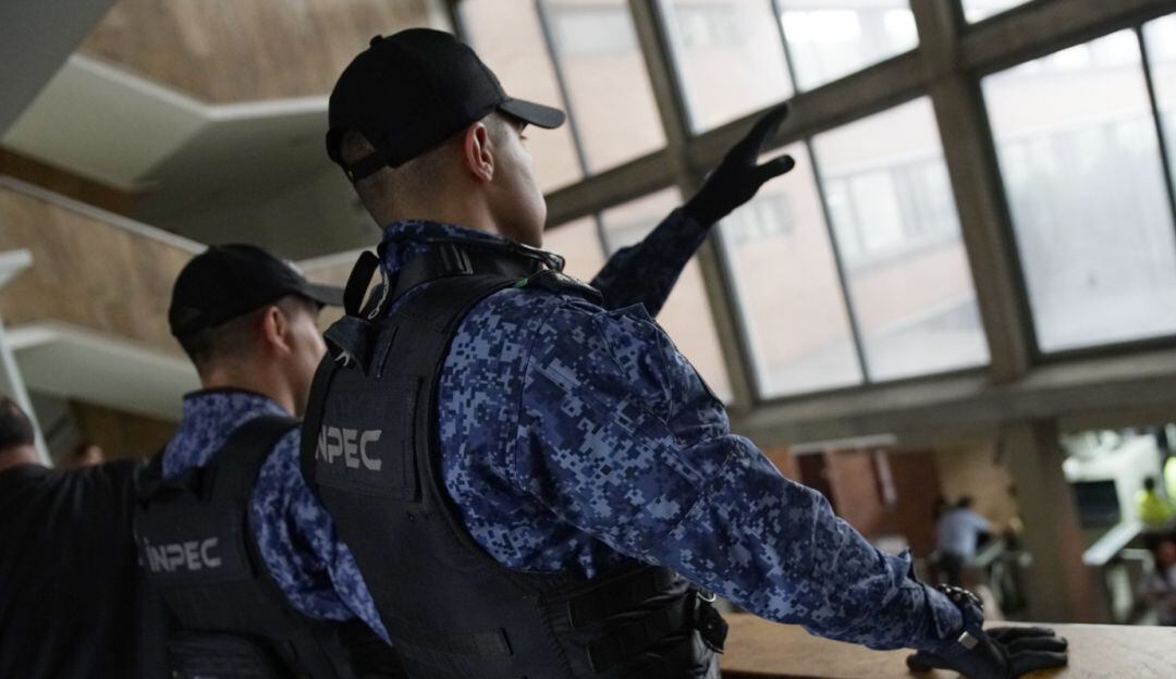 Funcionarios del cuerpo de custodia del Inpec