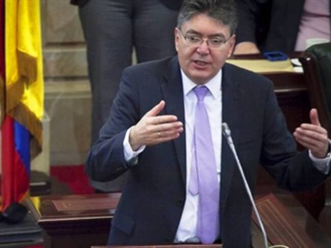 Minhacienda pide que economía no sea politizada por elecciones de 2014