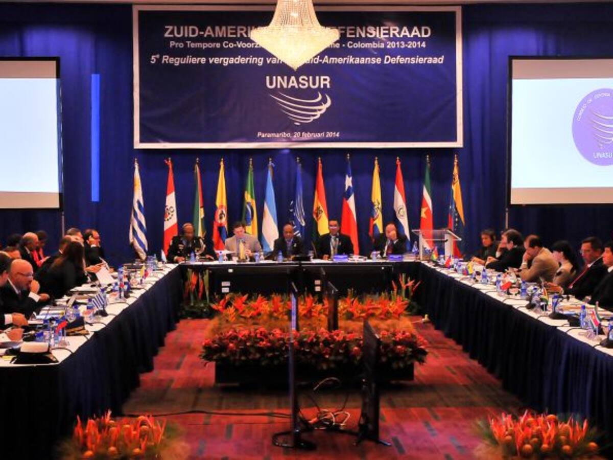 Unasur no sirve, hay que acudir a otras instancias internacionales: Zuluaga