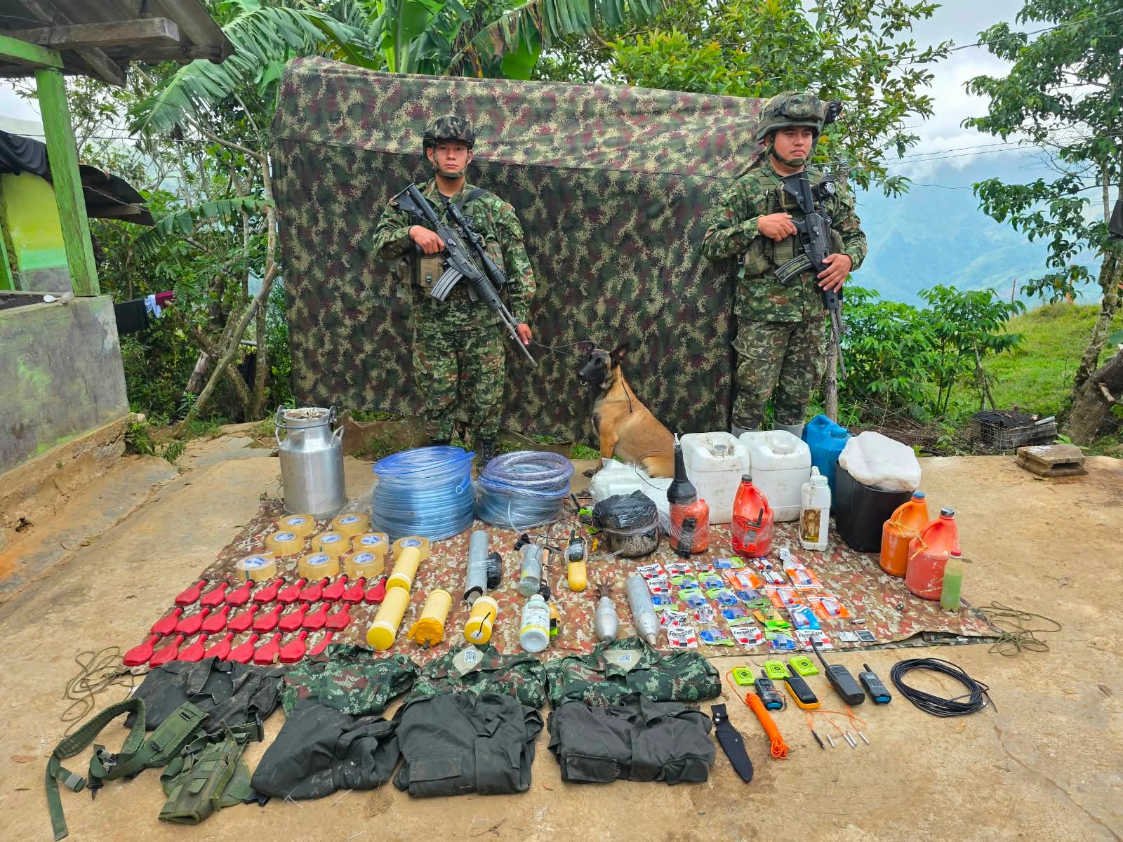 Explosivos hallados en Briceño del frente 36 - foto Séptima División del Ejército