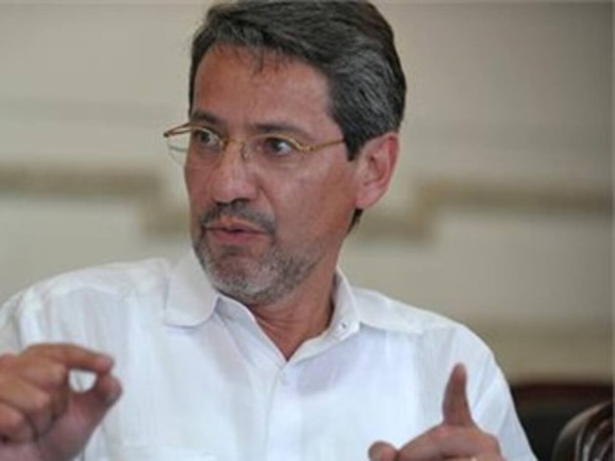 Ecuador aspira que en corto plazo no se pida certificado judicial a los colombianos