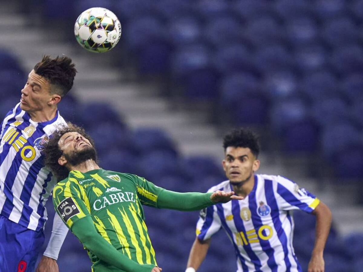 Matheus Uribe expulsado y Luis Díaz titular en sufrida victoria del Porto