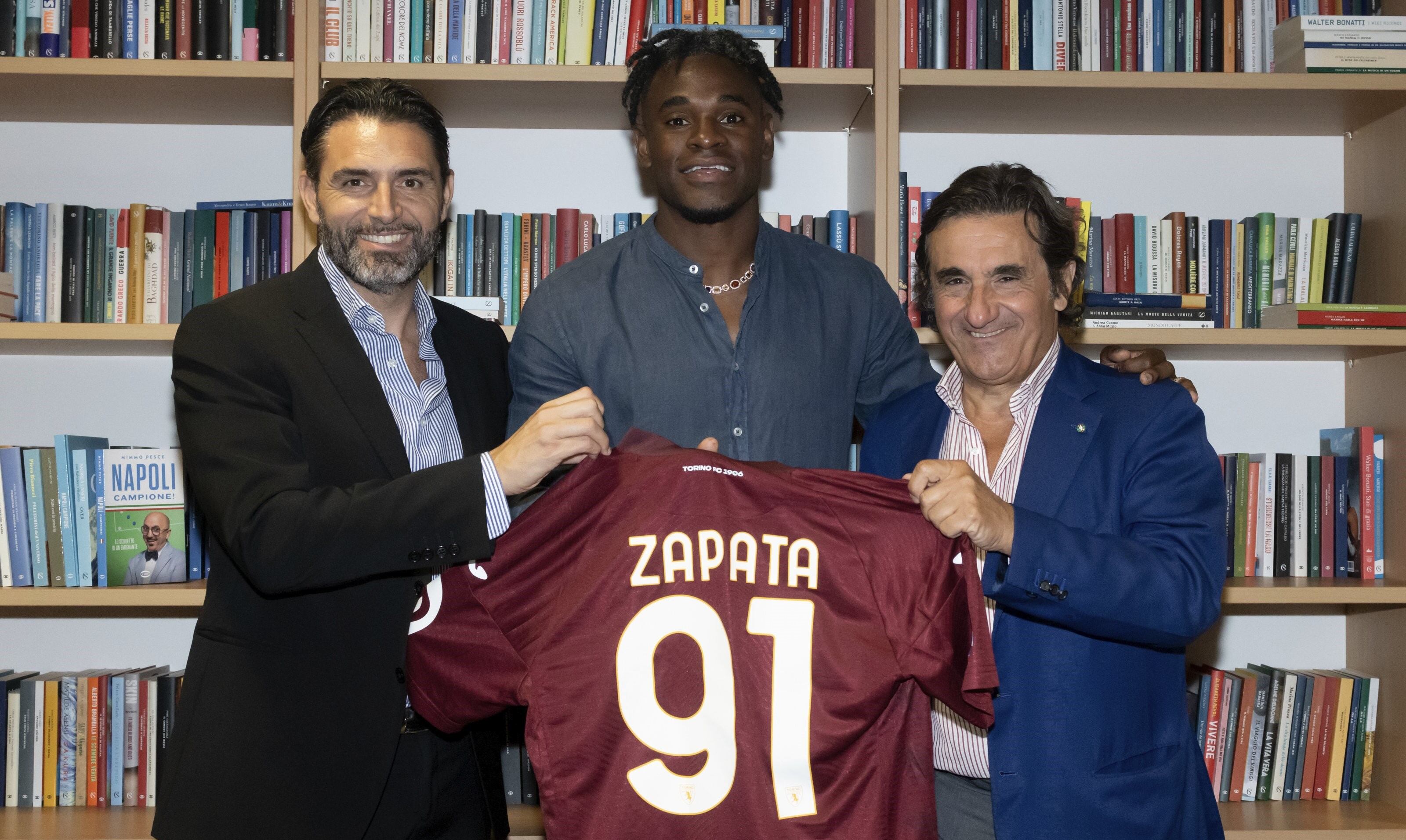 Duván Zapata tras su llegada al Torino| Foto: Torino FC (Twitter)