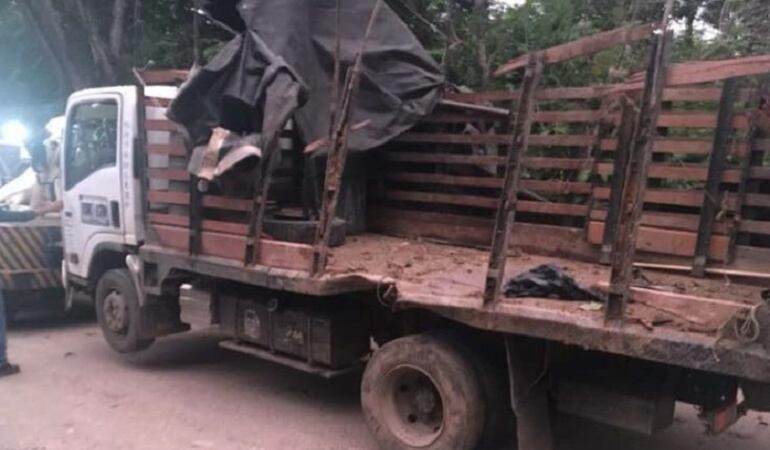 Estado en que quedo el vehículo que sufrió el atentado del ELN donde fallecieron cinco militares