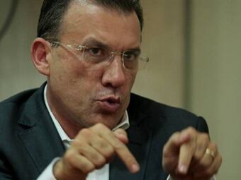 Roy Barreras habla en La W sobre la propuesta de revocar el mandato del alcalde Petro. Foto: EFE