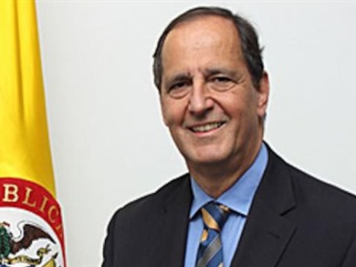 Partido Conservador quiere a Juan Camilo Restrepo como precandidato presidencial