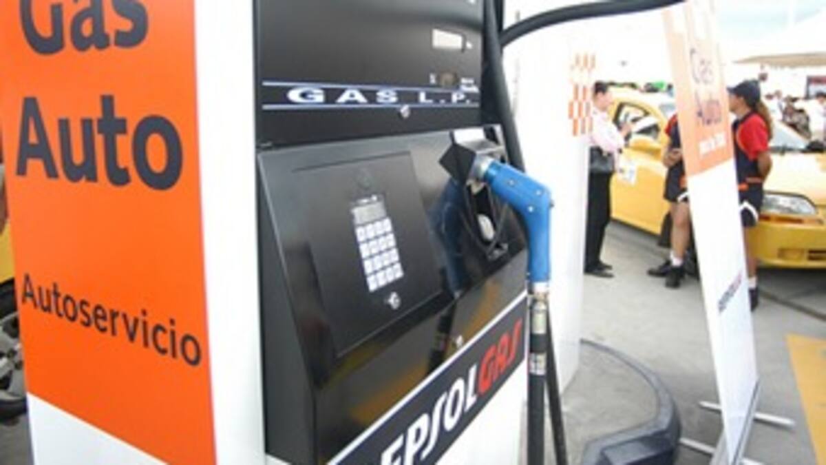 Ordenan suspender la venta de gas vehicular en 20 estaciones del país