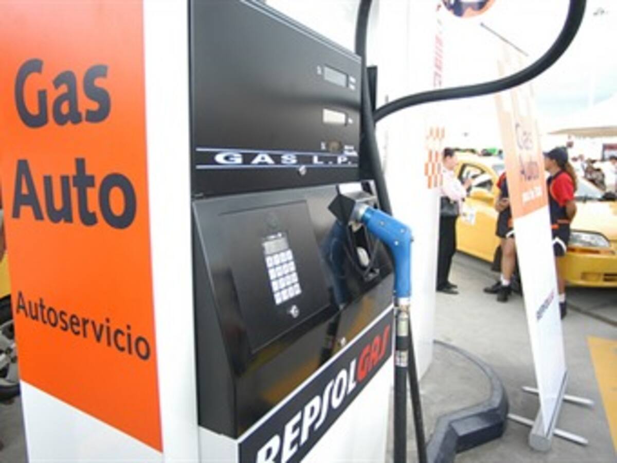 Ordenan suspender la venta de gas vehicular en 20 estaciones del país