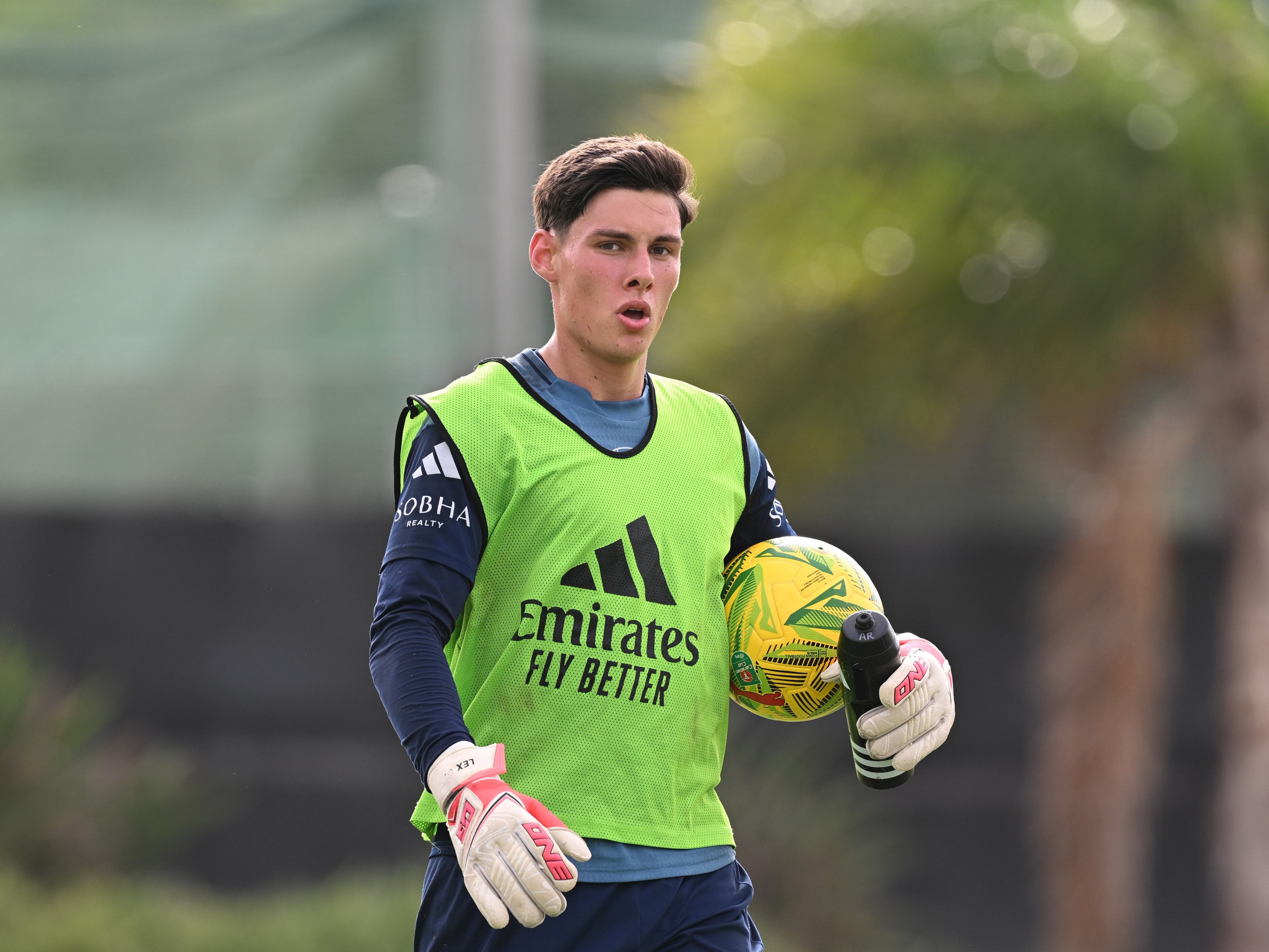 Alexei Rojas entrenando con las divisiones inferiores del Arsenal.  (Photo by Stuart MacFarlane/Arsenal FC via Getty Images)