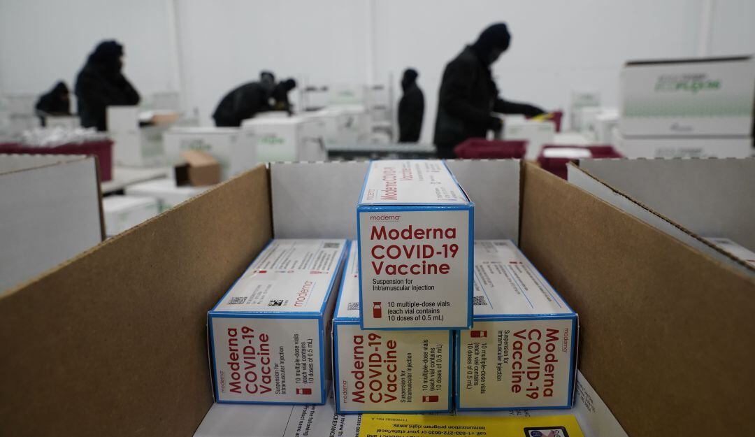 Un paquete de vacunas de Moderna listas para ser distribuidas en Europa.