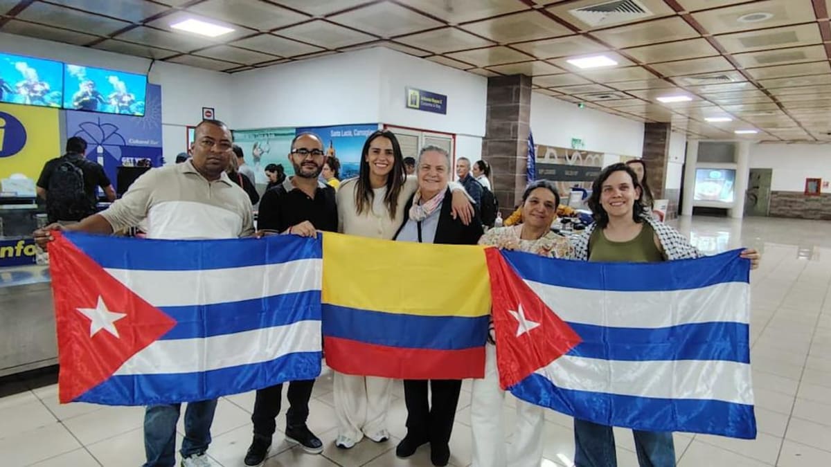 Clara López y María Fernanda Carrascal llegaron a Cuba para entregar ayuda humanitaria