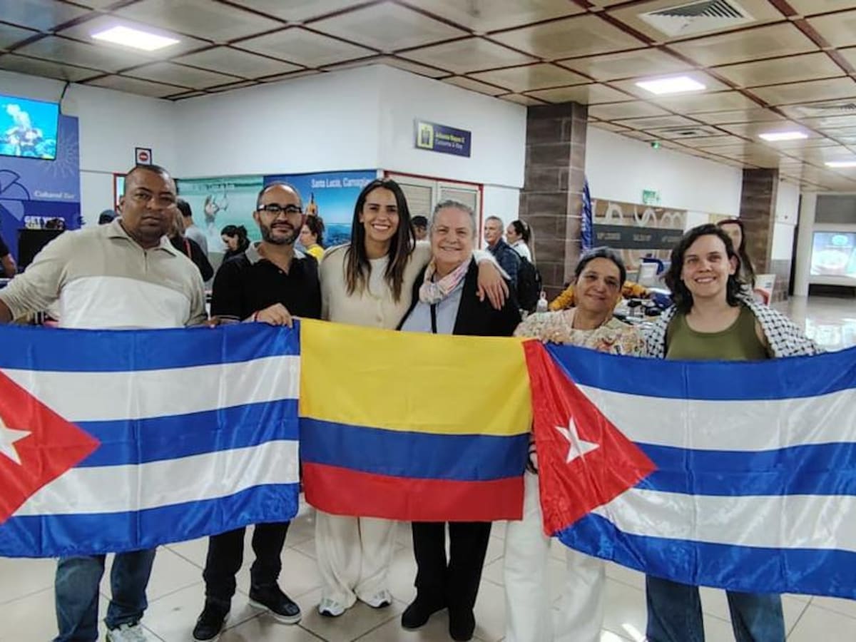 Clara López y María Fernanda Carrascal llegaron a Cuba para entregar ayuda humanitaria