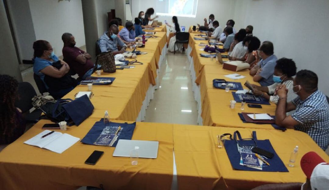 Reunión de líderes sociales